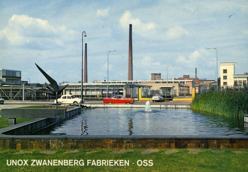 Toegangspoort UVG in Oss (Uitgave: Postagentschap A. van Orsouw, Industriesingel 17, Oss. Bron: Stadsarchief Oss, fotonummer BCO010201)