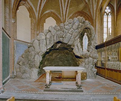 Lourdesgrot in de St. Annakerk in Breda (Bron: Rijksdienst voor het Cultureel Erfgoed. CC BY-SA-3.0)
