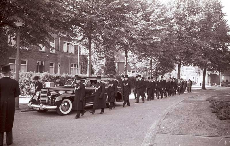 Begrafenisstoet G.J. Govers uit Vught, 1959 (foto: Fotopersbureau Het Zuiden; coll. BHIC) 