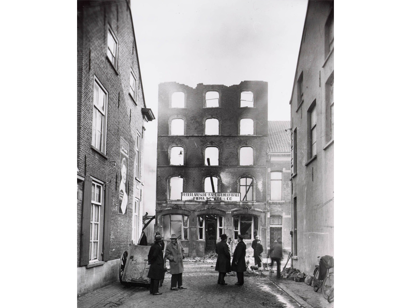 De ruïne van Kamgarenfabriek G. Dröge na een brand in 1933 (foto: Fotopersbureau Het Zuiden. Bron: Regionaal Archief Tilburg)